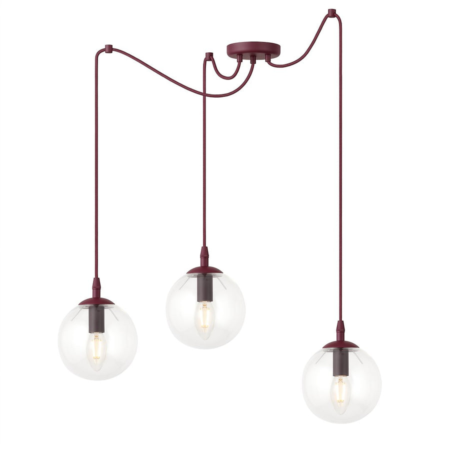 Suspension trois globes en verre transparent, câbles bordeaux sur fond blanc
