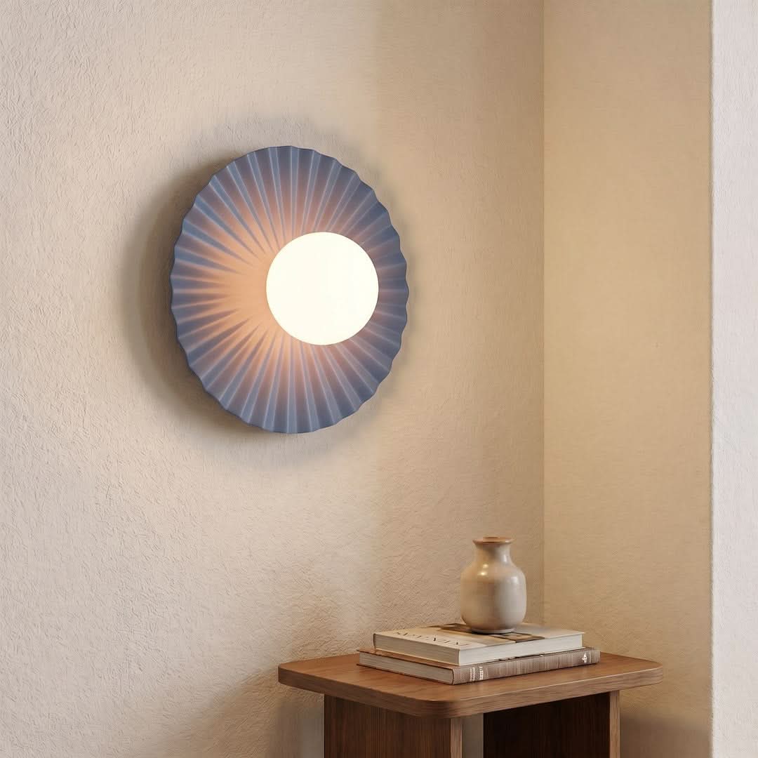 Applique murale Umbra bleue, verre blanc, P 25 cm