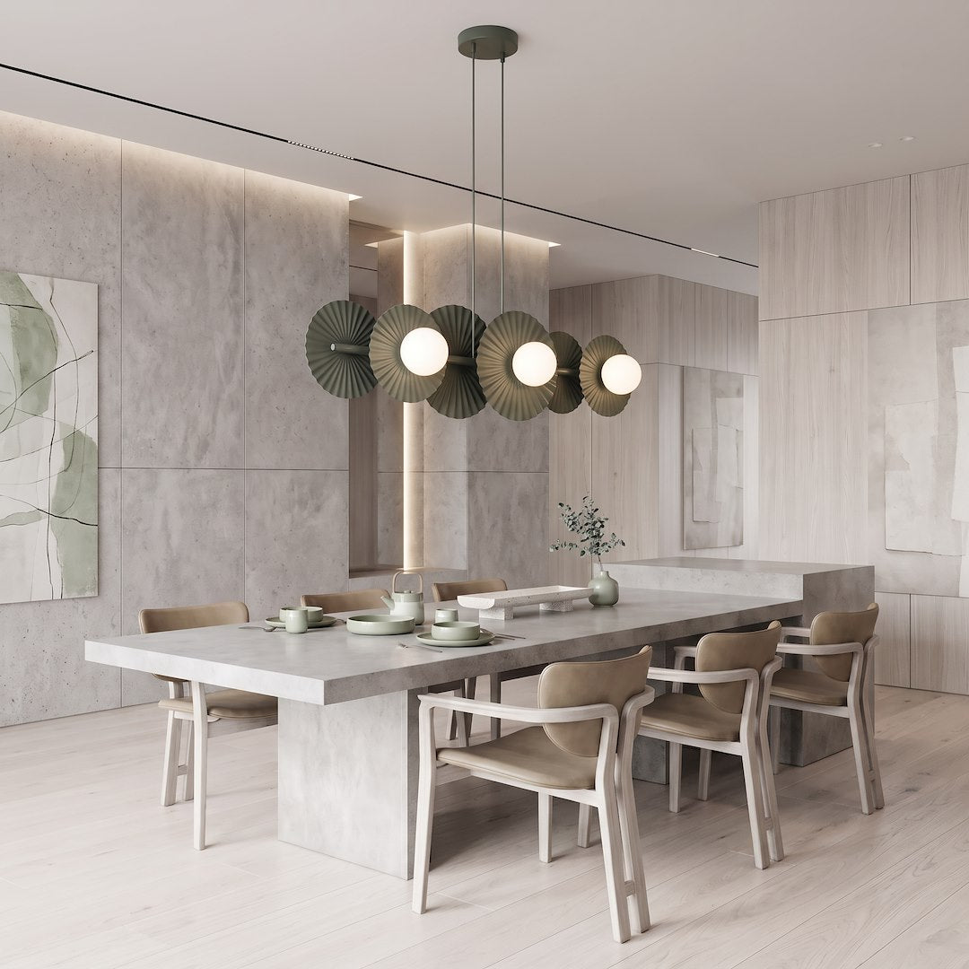 Mise en ambiance dans une salle à manger contemporaine aux murs de béton et bois clair