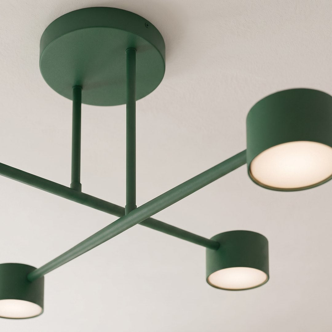 Détail de la finition vert mat et du socle rond vissé au plafond