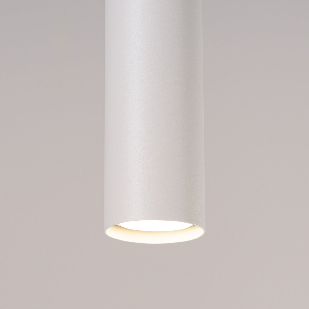 Détail du bas d'un cylindre allumé avec diffuseur lumineux intégré