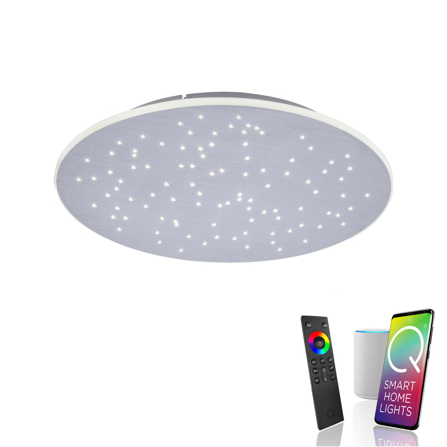 Vue de face sur fond blanc avec télécommande, enceinte et smartphone compatibles