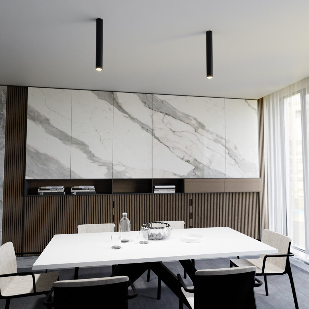 Mise en ambiance salle à manger, deux spots cylindriques noirs au-dessus de la table