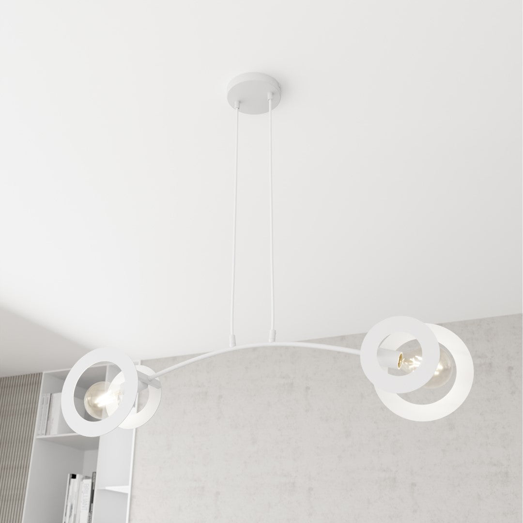 Vue rapprochée sous plafond montrant les anneaux blancs et ampoules apparentes