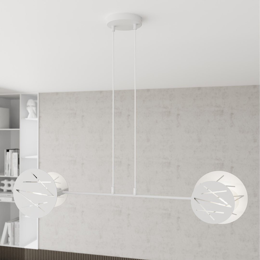 Suspension blanche à deux lumières vue en contre-plongée, abat-jours ronds à découpes géométriques.