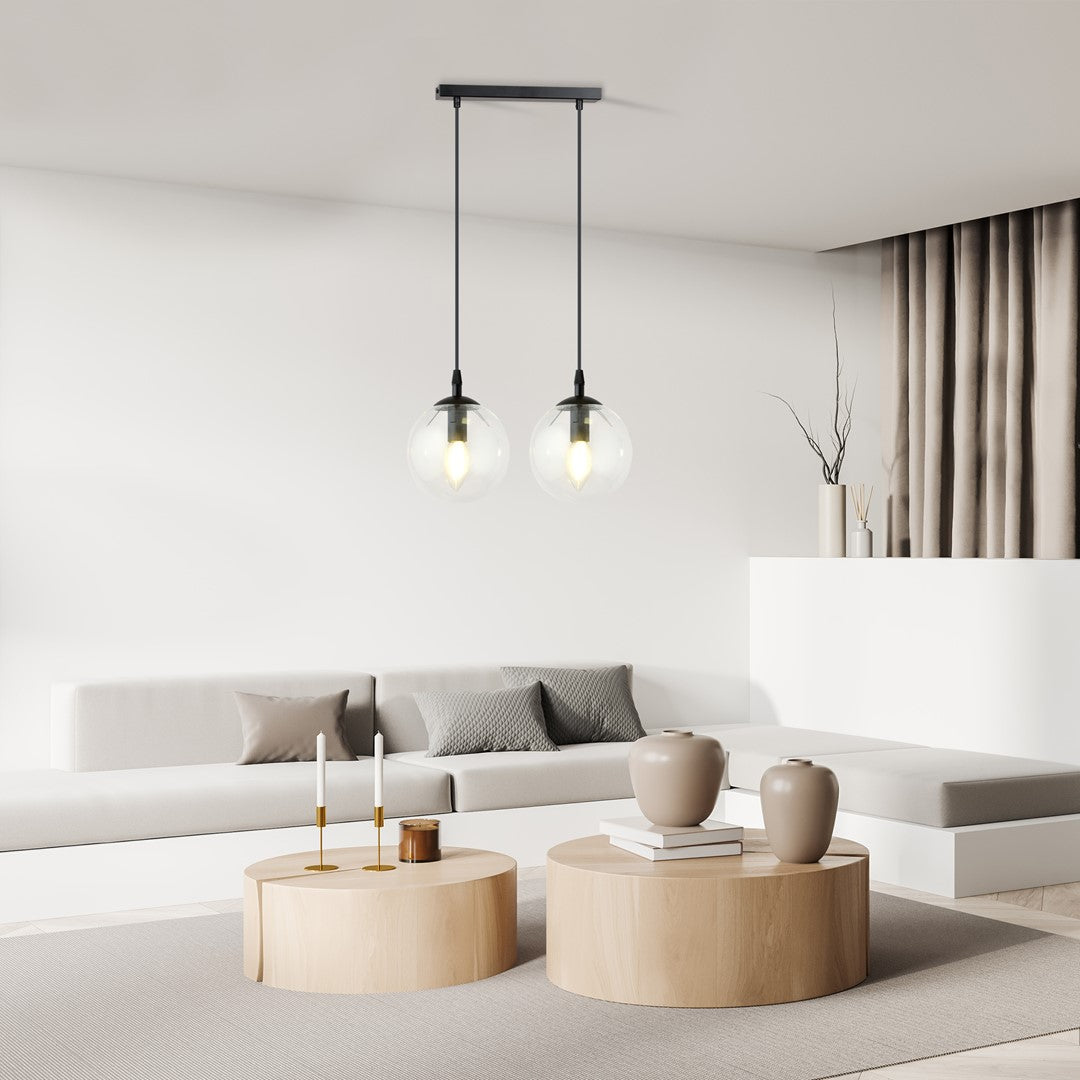 Mise en ambiance au-dessus d'un salon avec canapé beige et tables rondes