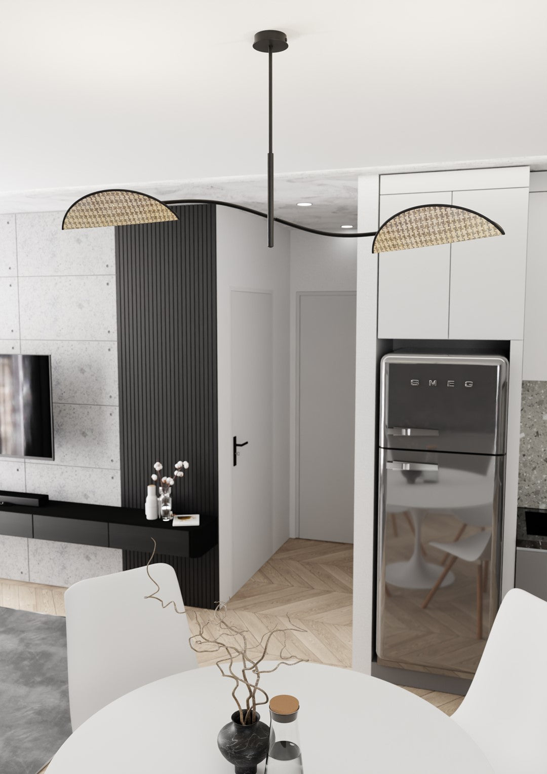 Luminaire suspendu vu en contre-plongée dans une cuisine blanche avec réfrigérateur