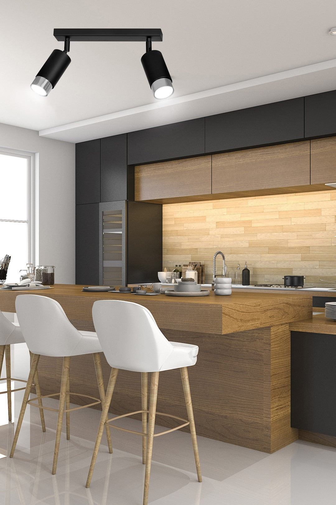 Mise en ambiance cuisine, luminaire fixé au plafond au-dessus d'un îlot central en bois.