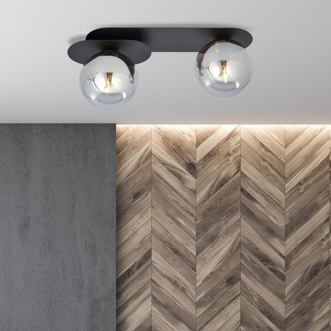 Mise en ambiance du plafonnier au-dessus d'un mur bois chevron et béton gris