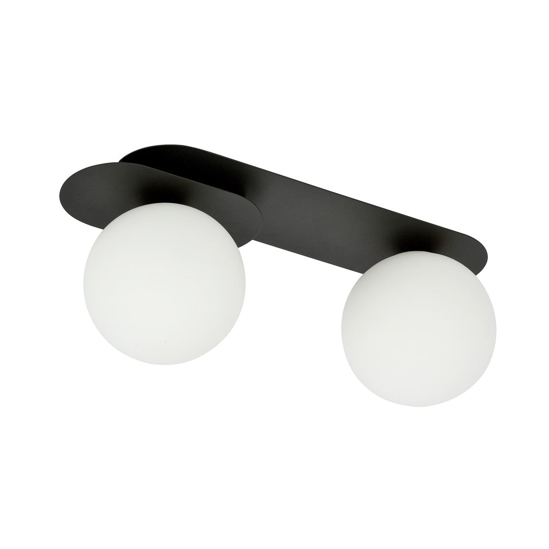 Vue de trois quarts du plafonnier noir et de ses deux globes en verre opalin