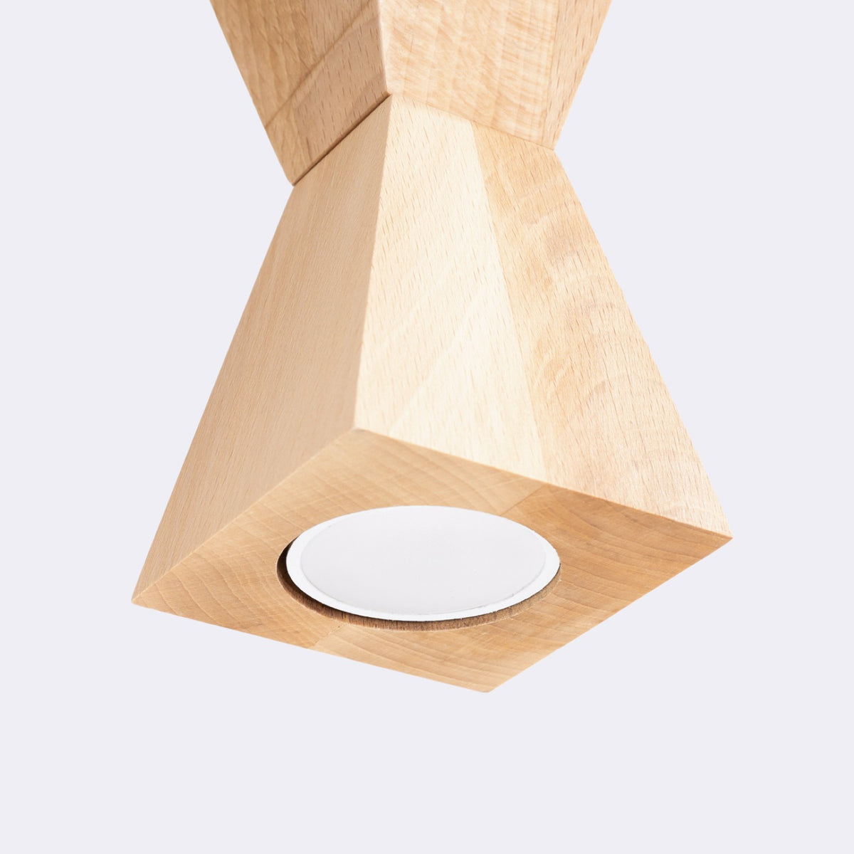 Détail de la face inférieure montrant la source LED ronde encastrée dans le bois