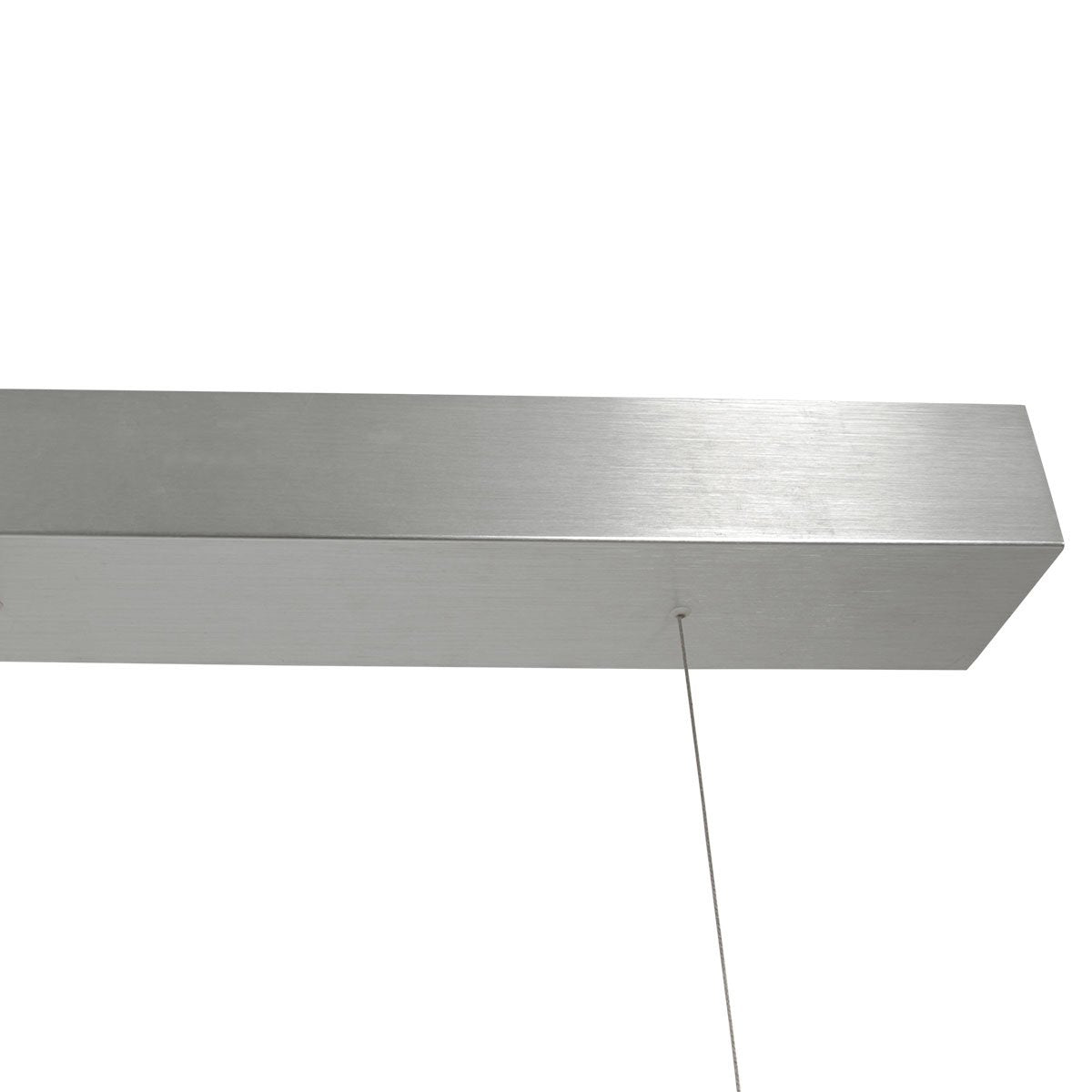 Détail du boîtier de fixation au plafond en aluminium brossé avec câble de suspension.