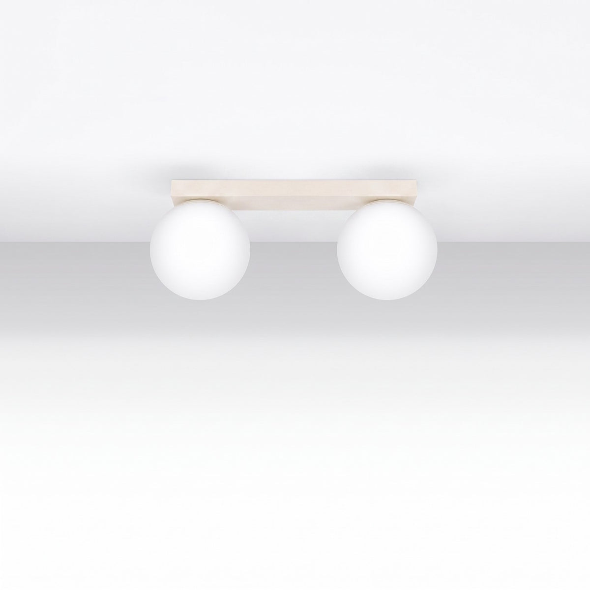 Luminaire installé au plafond dans une pièce, deux sphères lumineuses allumées.