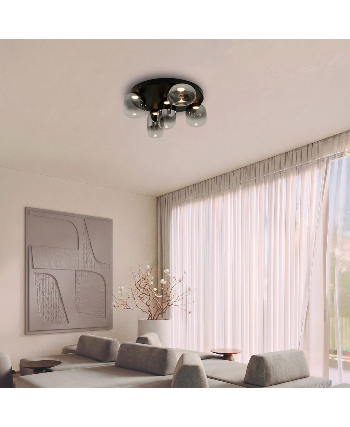 Vue rapprochée du luminaire au plafond dans une pièce épurée et lumineuse