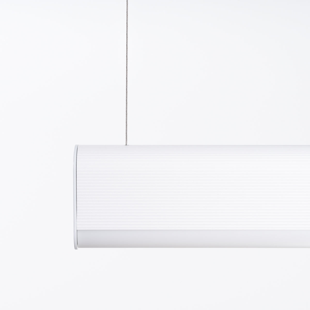 Détail de l'extrémité du tube blanc et de sa finition striée