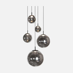 Schwarze Kaskaden-Pendelleuchte für Treppenhäuser, Kabel 350 cm Ø 60 cm | Bollique Cascade