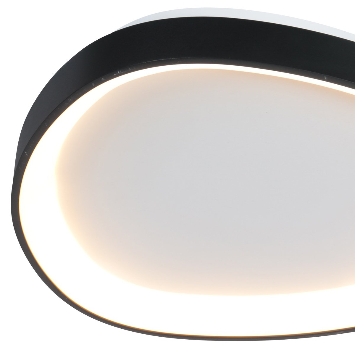 Détail du cerclage noir et de la lumière diffusée par le bas