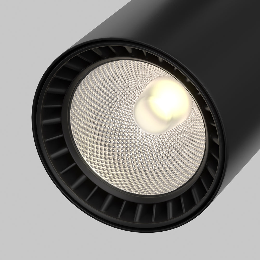 Gros plan de la lentille striée et de la LED allumée à l'avant