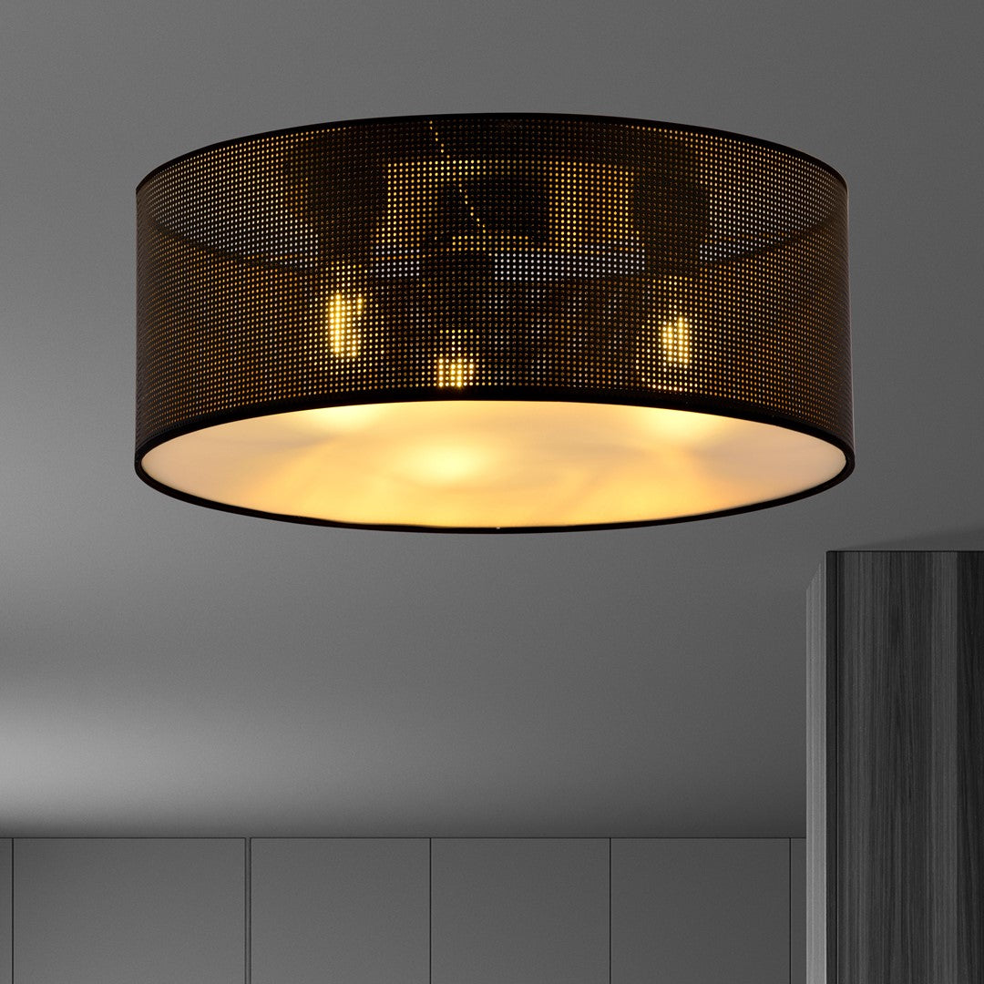 Luminaire suspendu au plafond gris, trois ampoules visibles à travers la tôle perforée