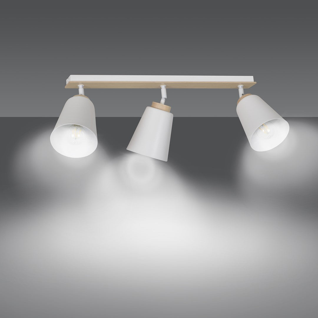 Mise en ambiance montrant le halo lumineux diffus projeté par les trois spots