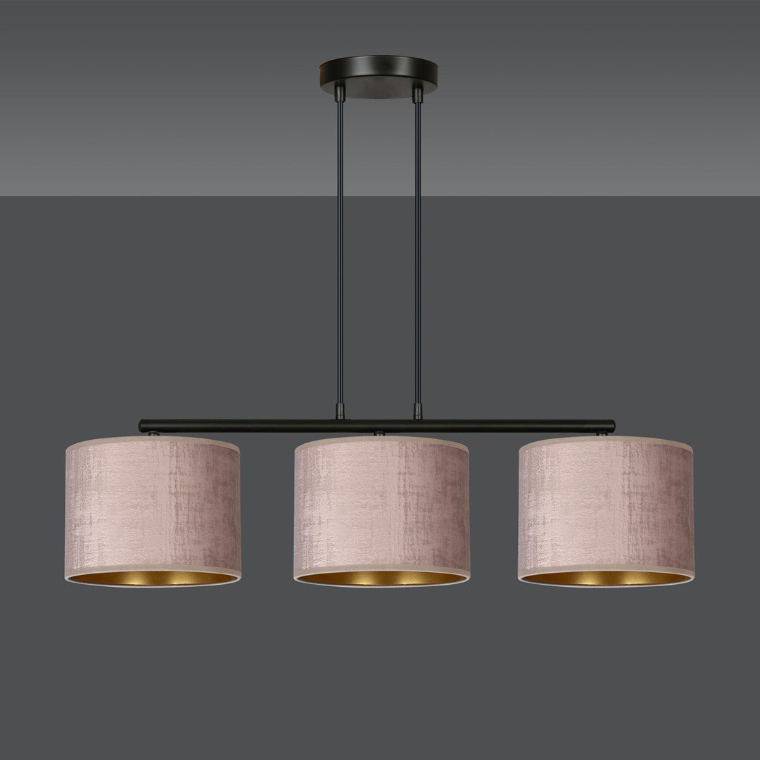 Suspension noire et rose présentée de face sur fond gris uni
