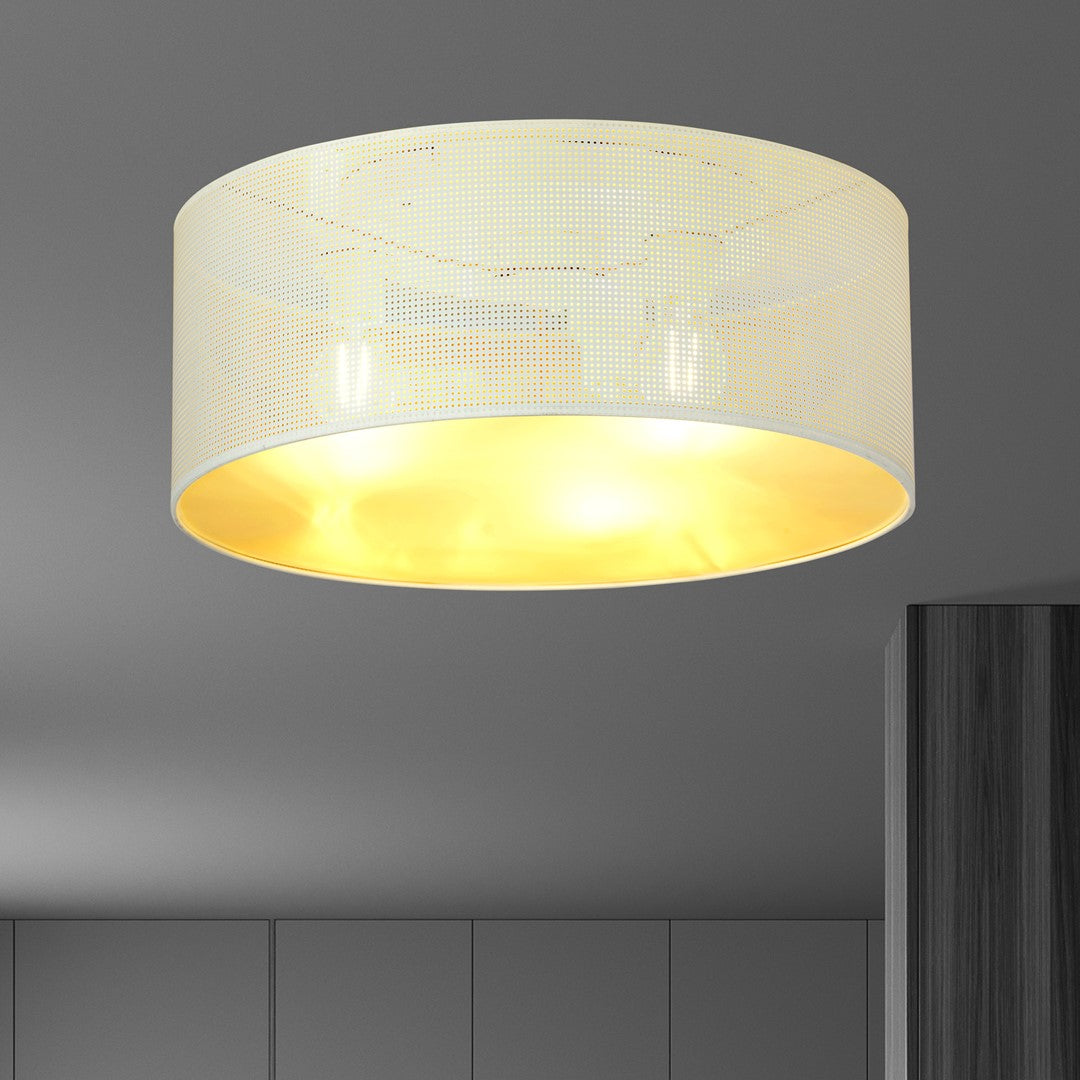 Luminaire installé au plafond, éclairage chaud, intérieur doré visible, décor gris.