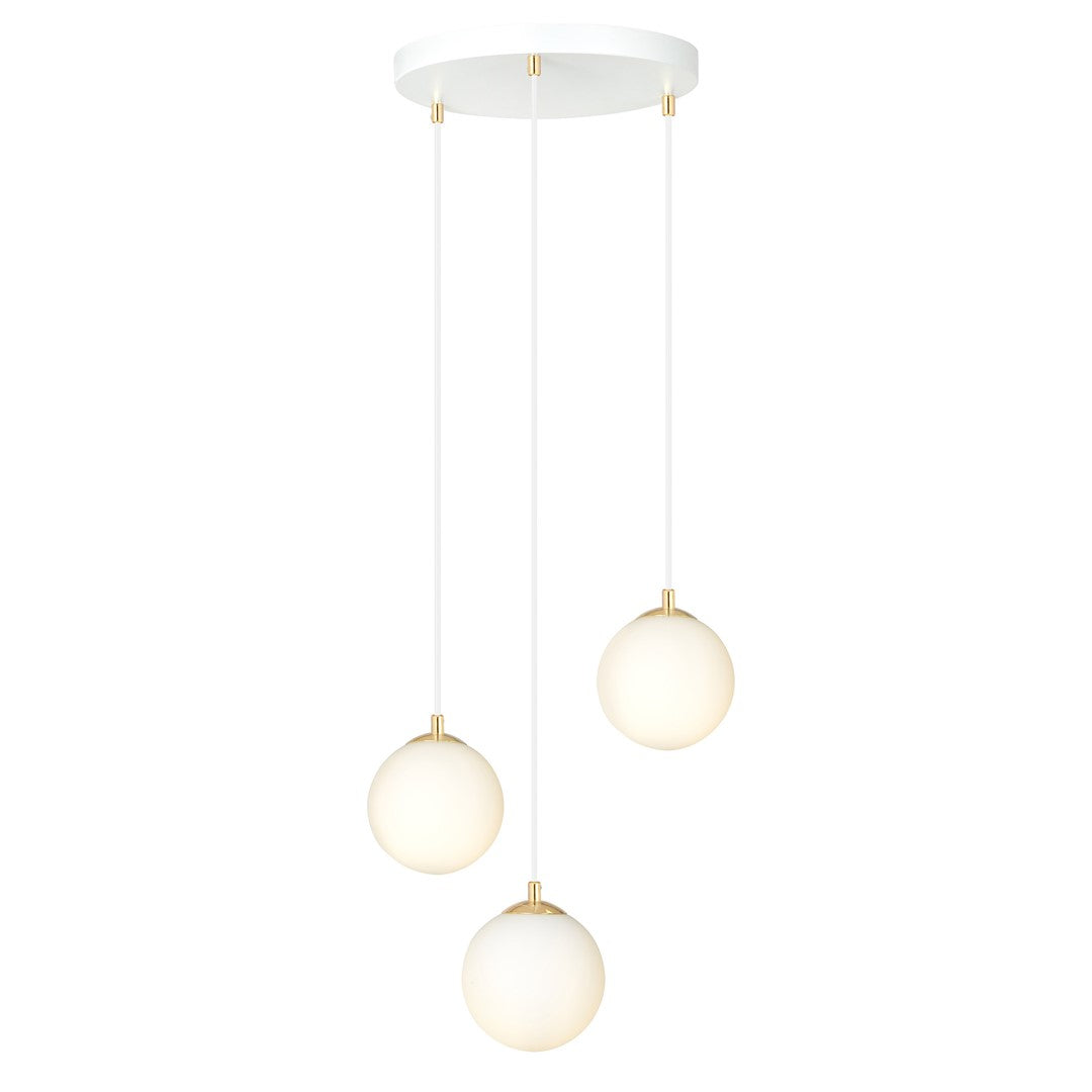 Vue produit de face avec les trois globes en verre blanc allumés, suspension dorée