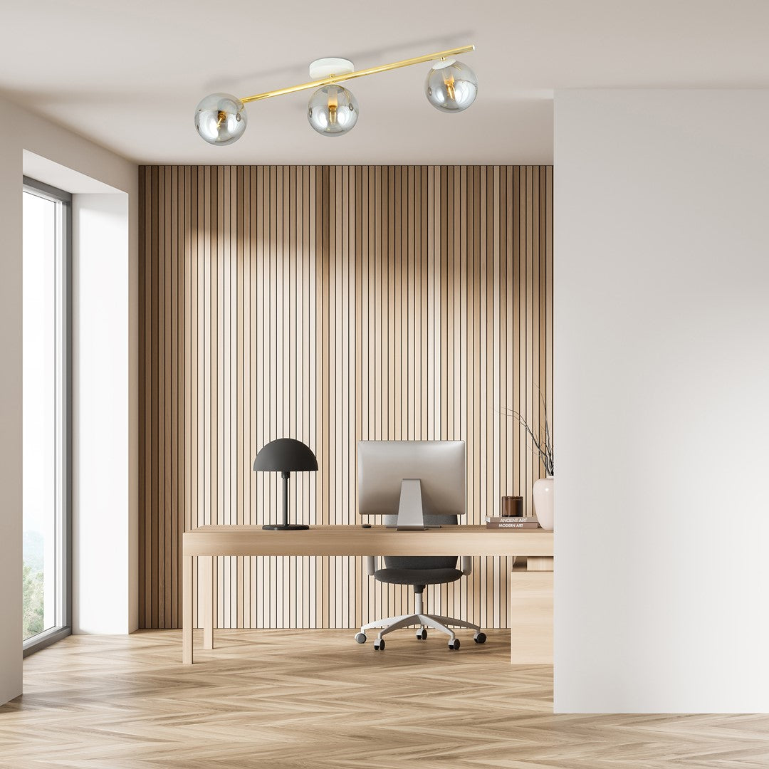Mise en ambiance du plafonnier au-dessus d'un bureau, mur en lattes bois