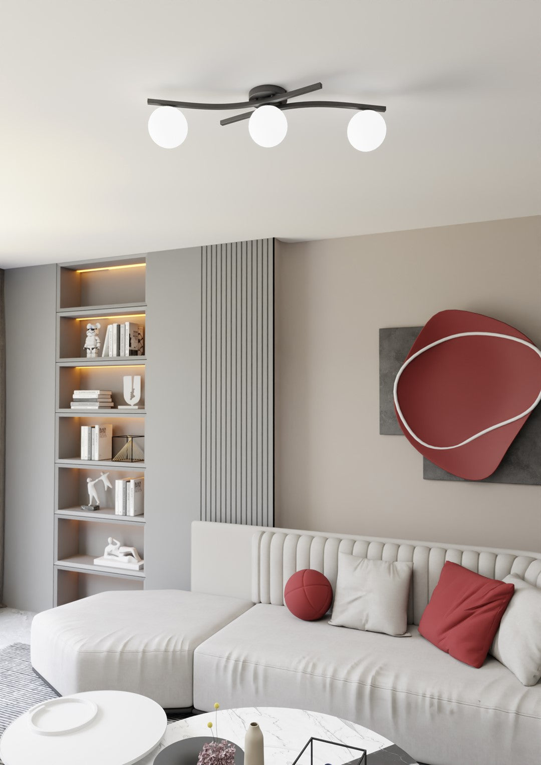 Mise en ambiance salon, plafonnier allumé au-dessus d'un canapé beige et bibliothèque grise