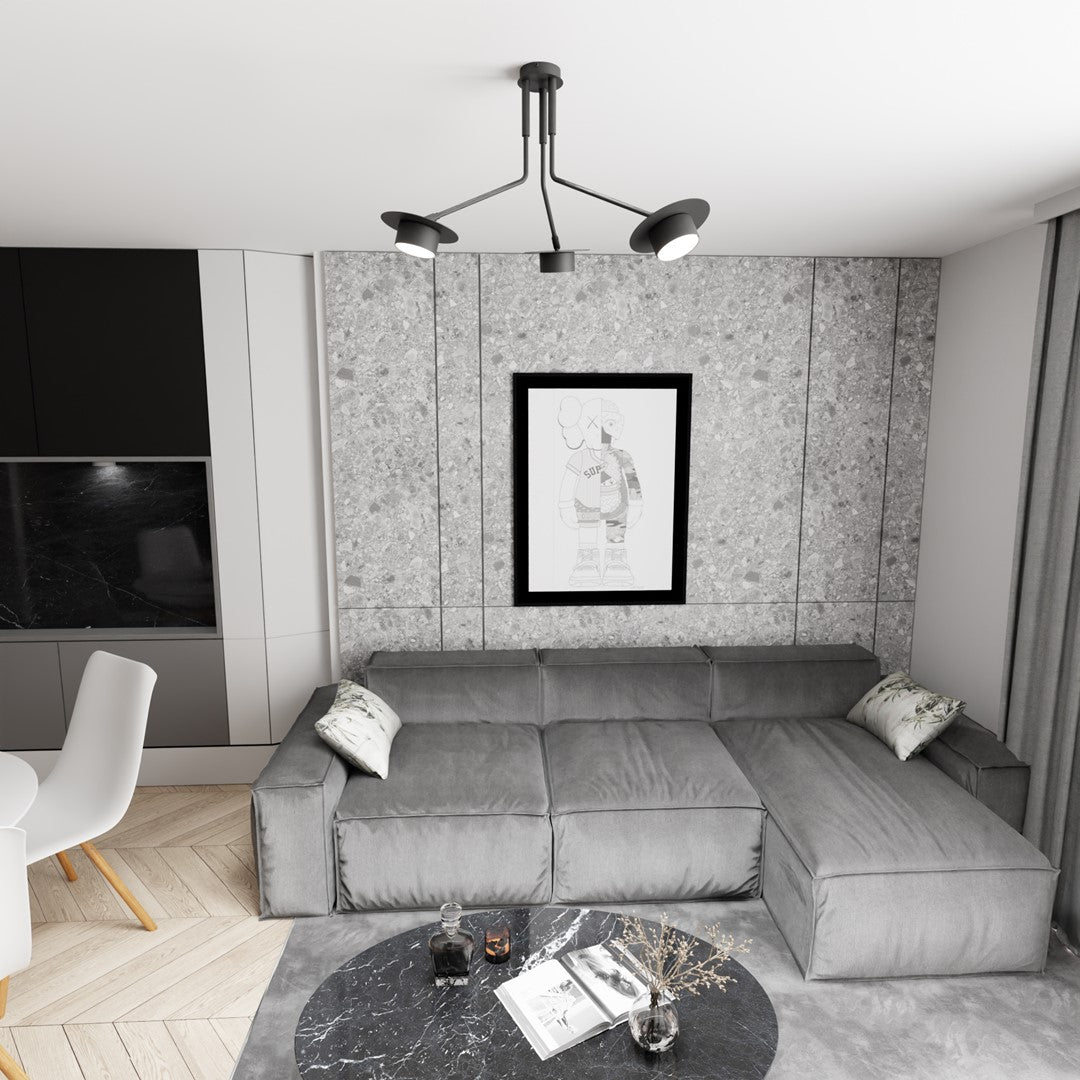 Luminaire allumé au-dessus d'un canapé gris dans un séjour gris clair
