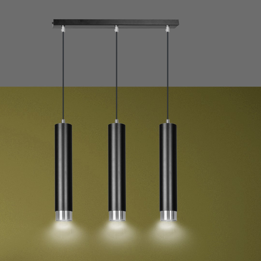 Rendu du luminaire sur fond vert olive, trois faisceaux lumineux vers le sol