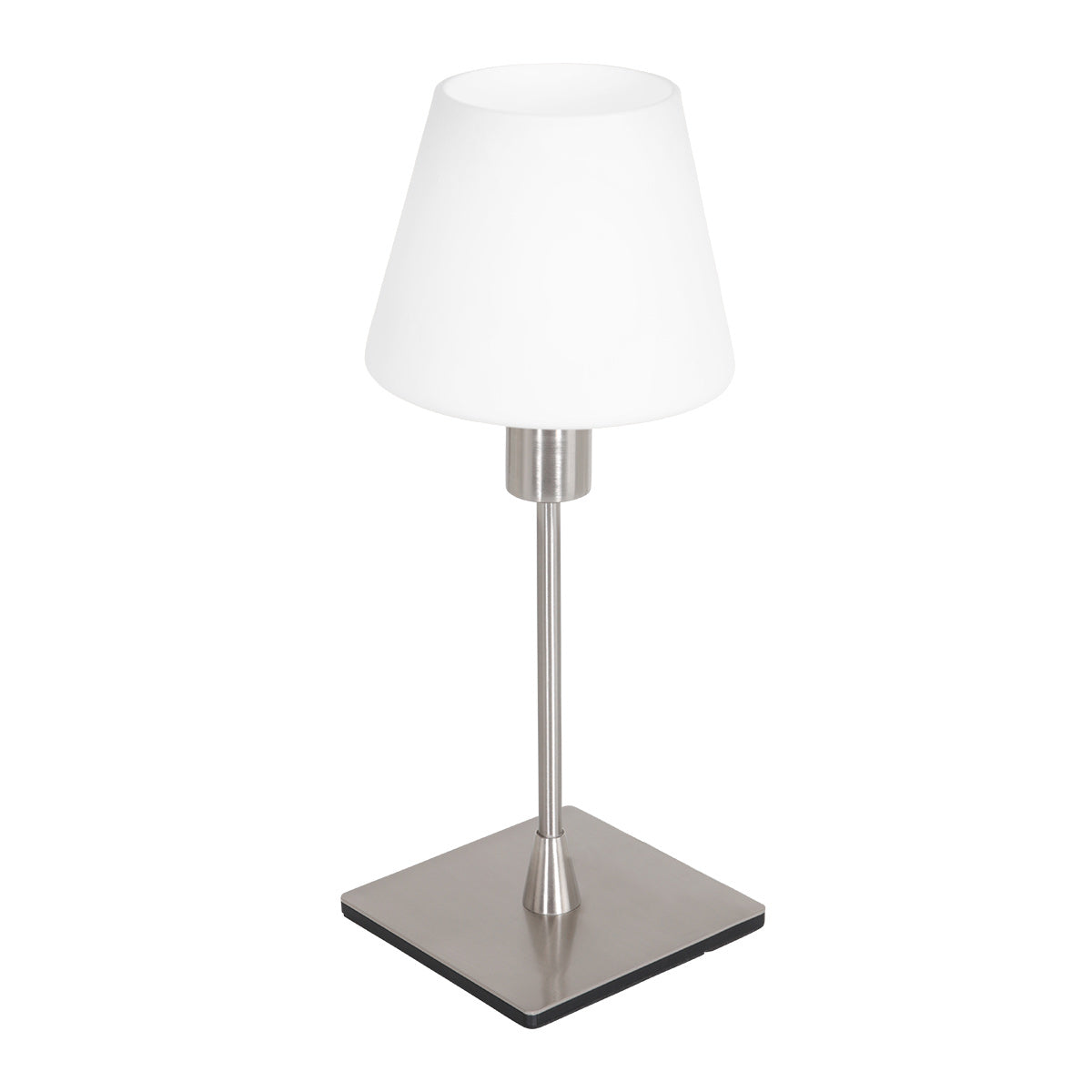Vue de face de la lampe de table éteinte, abat-jour opalin et pied cylindrique en acier.