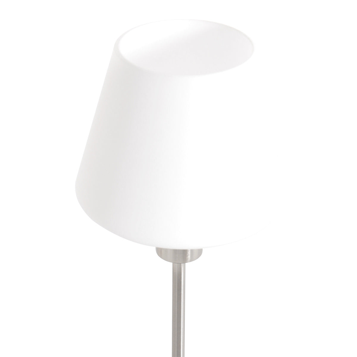 Détail de l'abat-jour conique éteint en verre opalin, angle de vue rapproché.