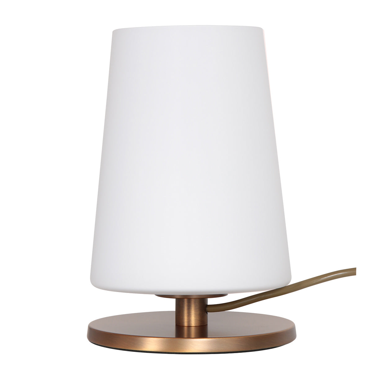 Profil de la lampe éteinte avec cordon d'alimentation beige sortant du socle bronze.
