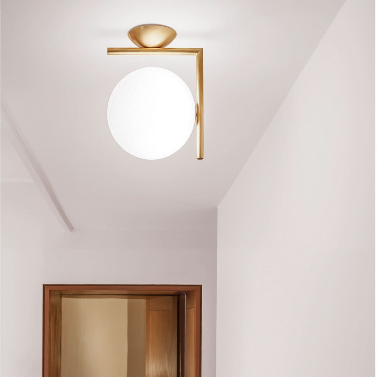 Applique murale IC C/W1 en laiton, blanc mat, hauteur 21,6 cm