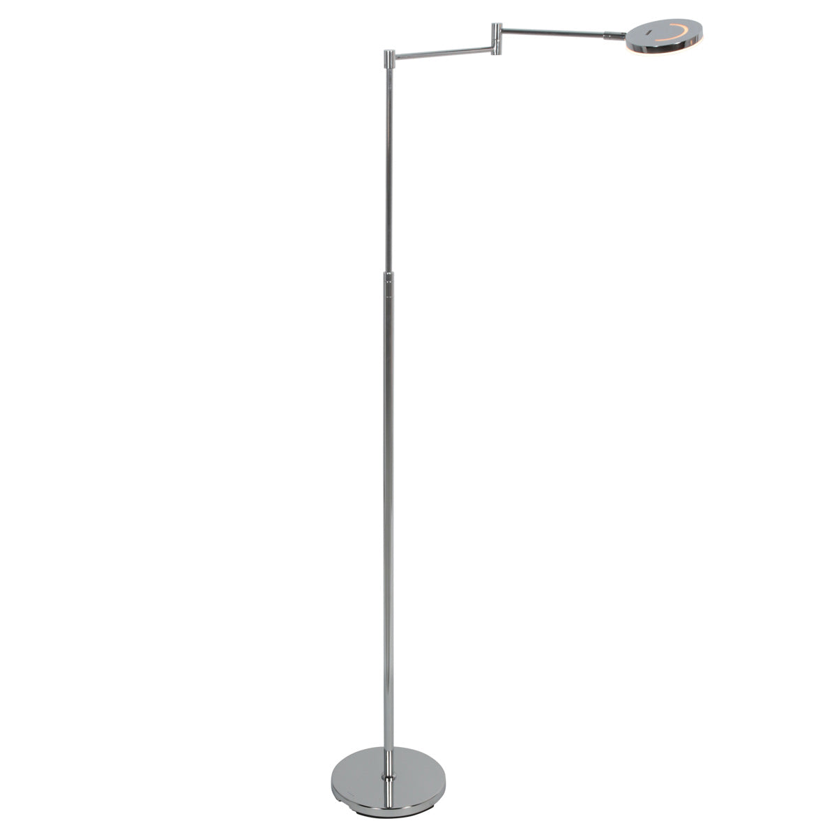 Vue de face du lampadaire argenté, long fût vertical et diffuseur plat incliné