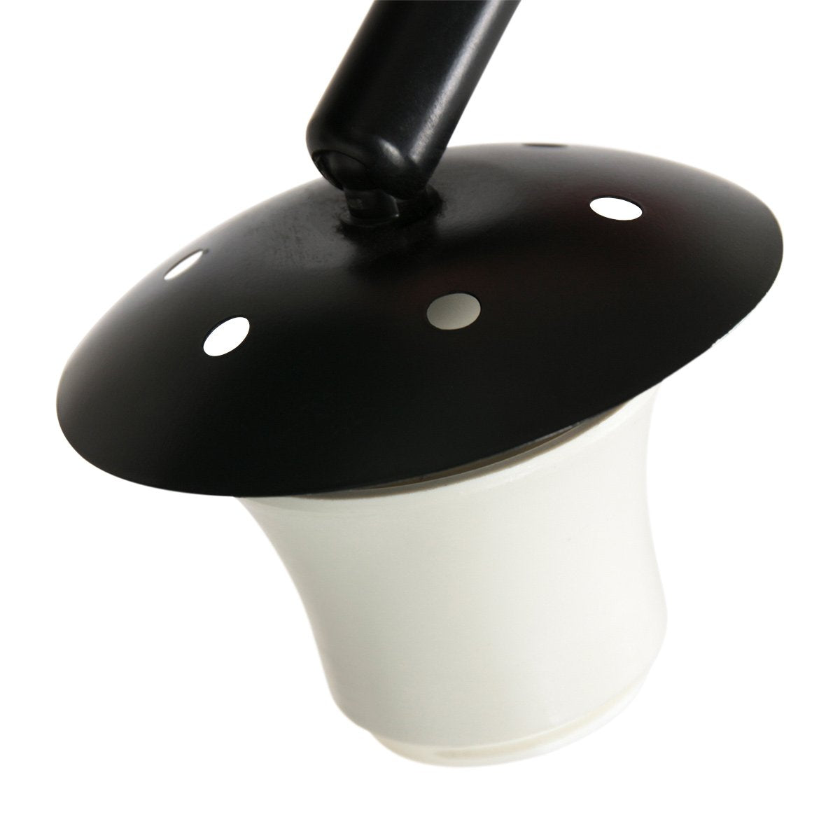 Gros plan sur la fixation ronde noire et la douille blanche du lampadaire.