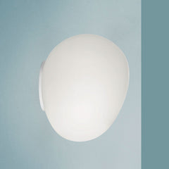 Applique murale Gregg Midi en verre, blanc satiné, hauteur 21 cm