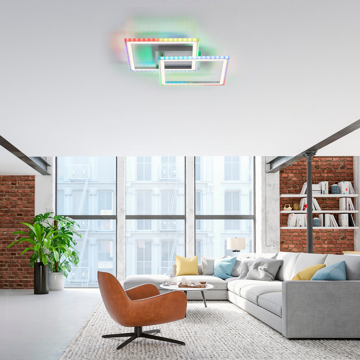 Mise en ambiance du plafonnier dans un salon moderne avec lumière colorée diffusée au plafond.