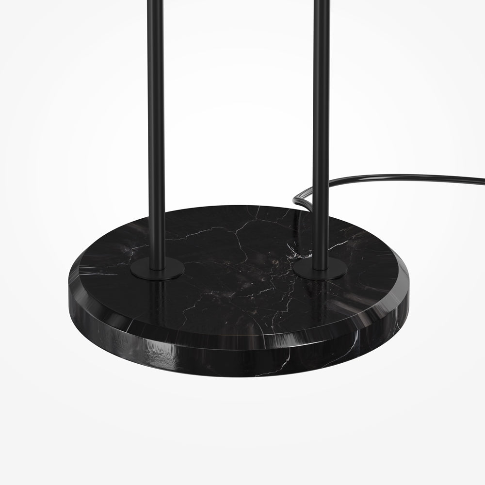 Détail de la base ronde en marbre noir et des deux tiges verticales