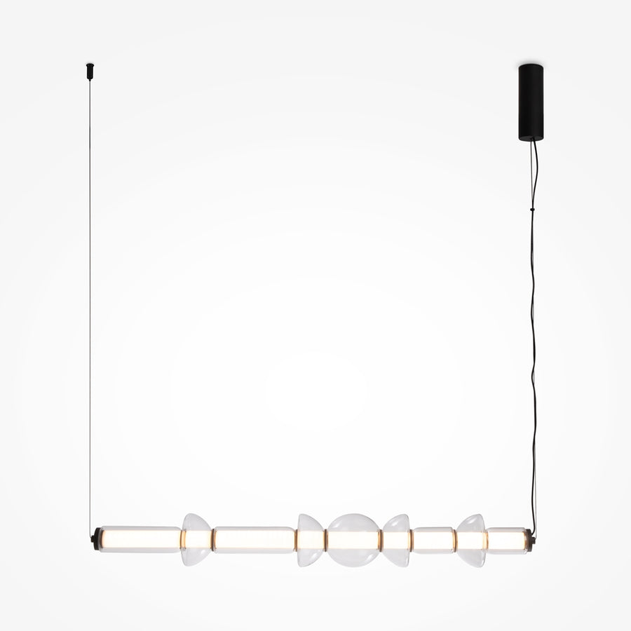 Suspension linéaire horizontale en verre et métal noir sur fond blanc
