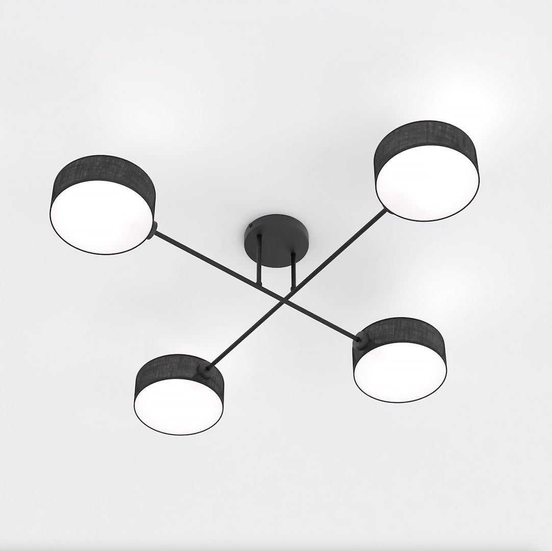 Vue rapprochée du plafonnier montrant les quatre diffuseurs blancs et leur cerclage noir