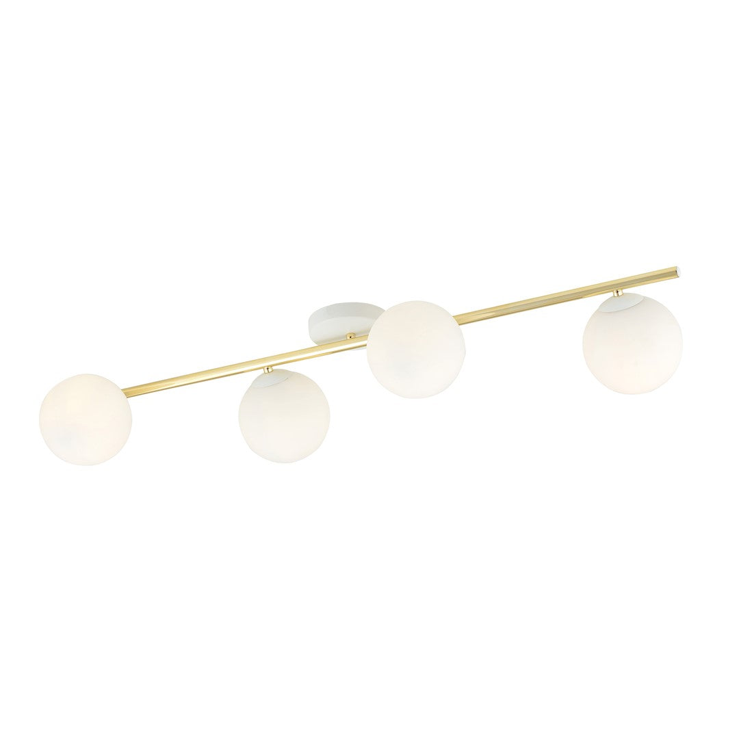 Plafonnier allumé, quatre globes opale diffusant une lumière chaude sur fond blanc.