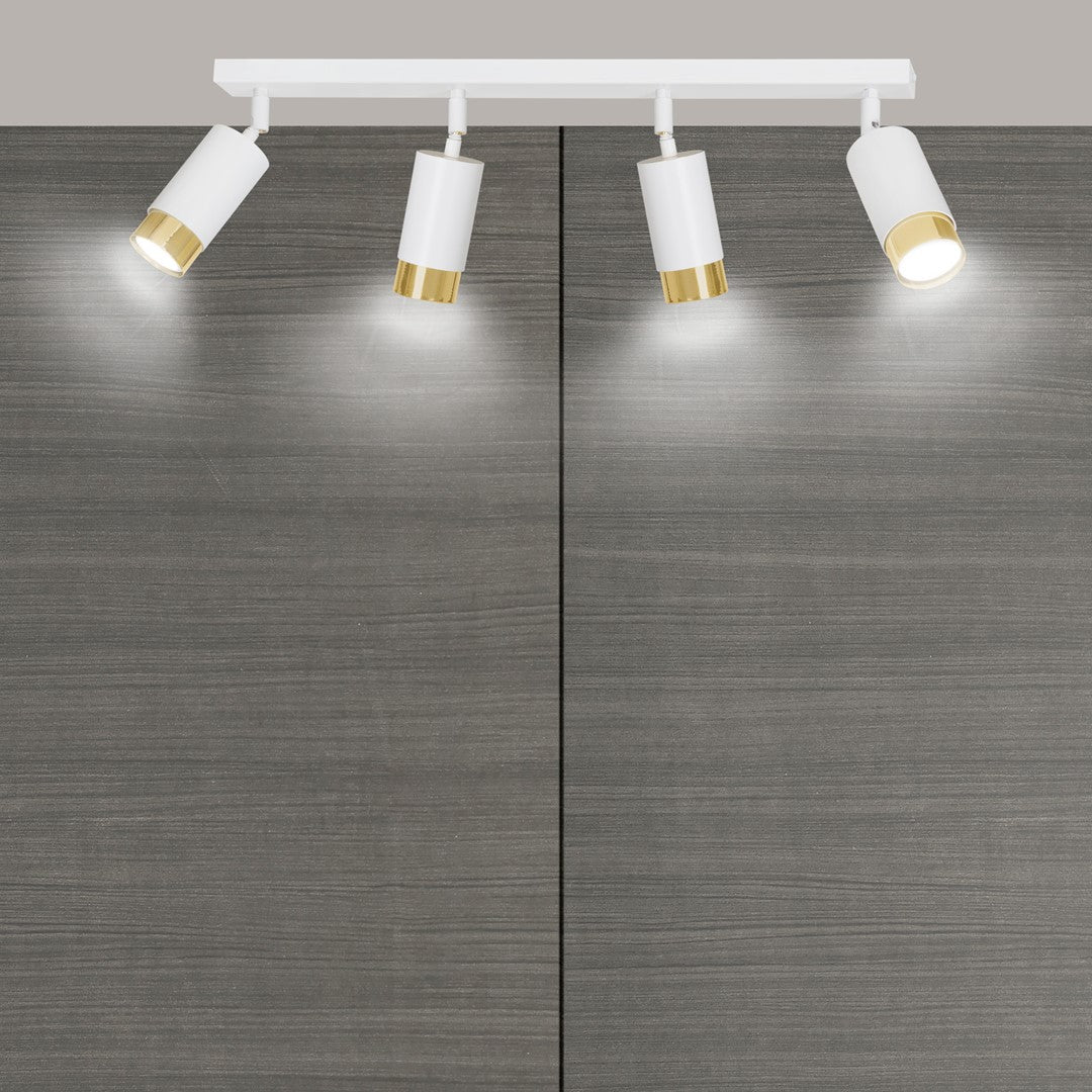 Détail rapproché des quatre têtes cylindriques orientables, allumées, avec cerclage doré.