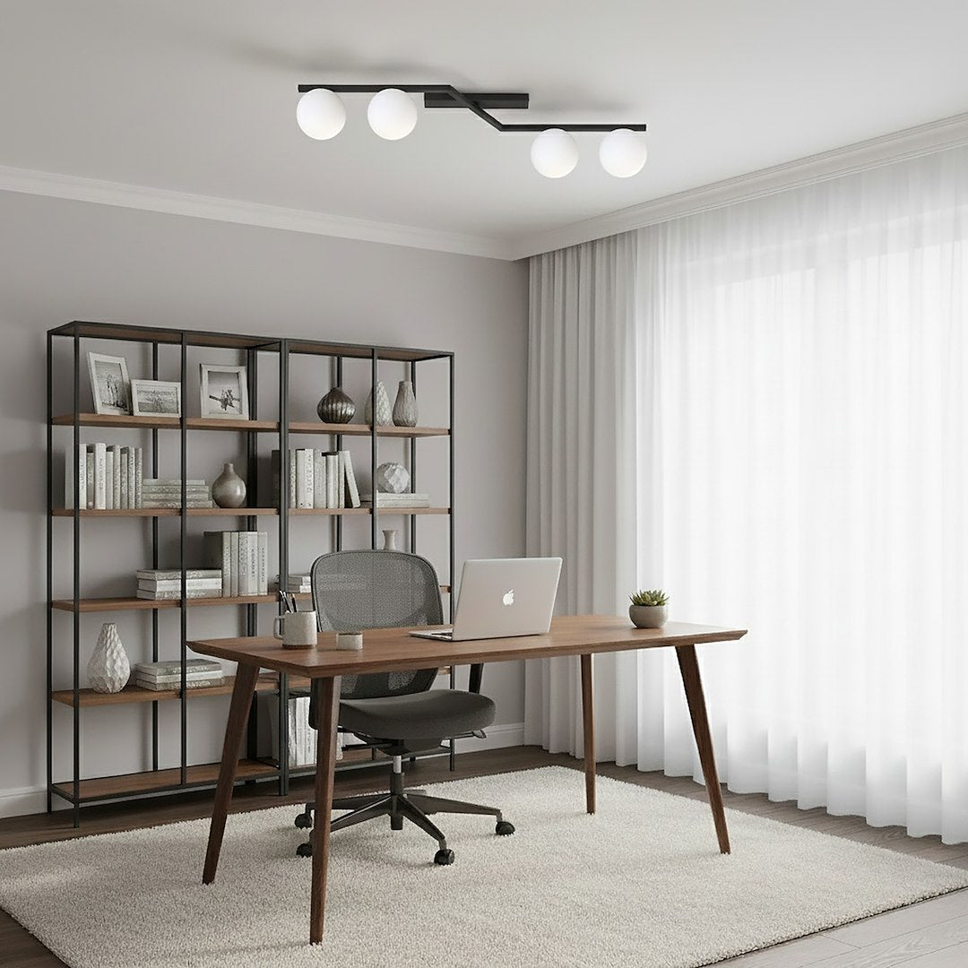 Mise en ambiance du plafonnier allumé au-dessus d'un bureau moderne