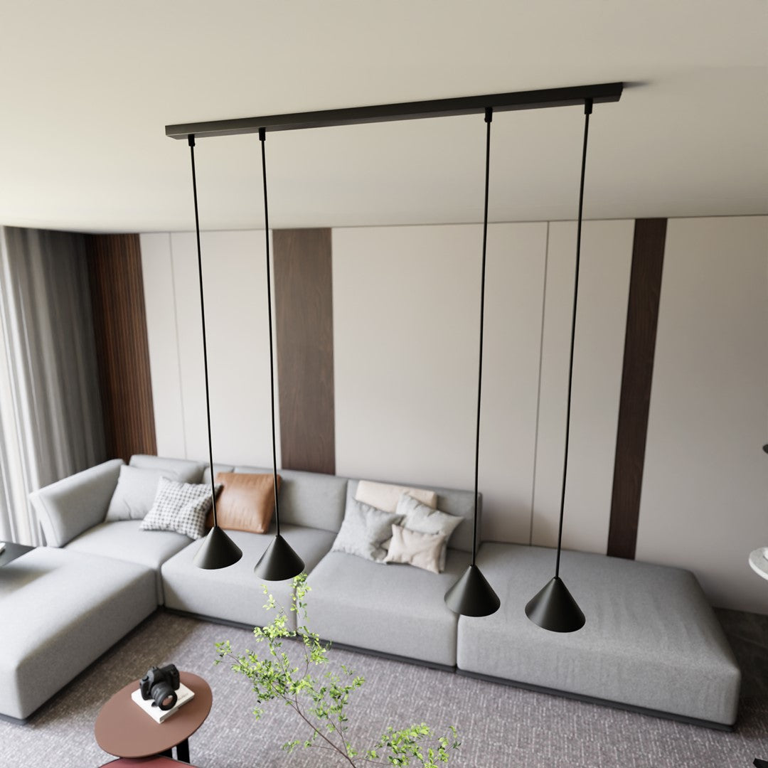 Vue en plongée du luminaire installé, suspensions tendues au-dessus du canapé d'angle