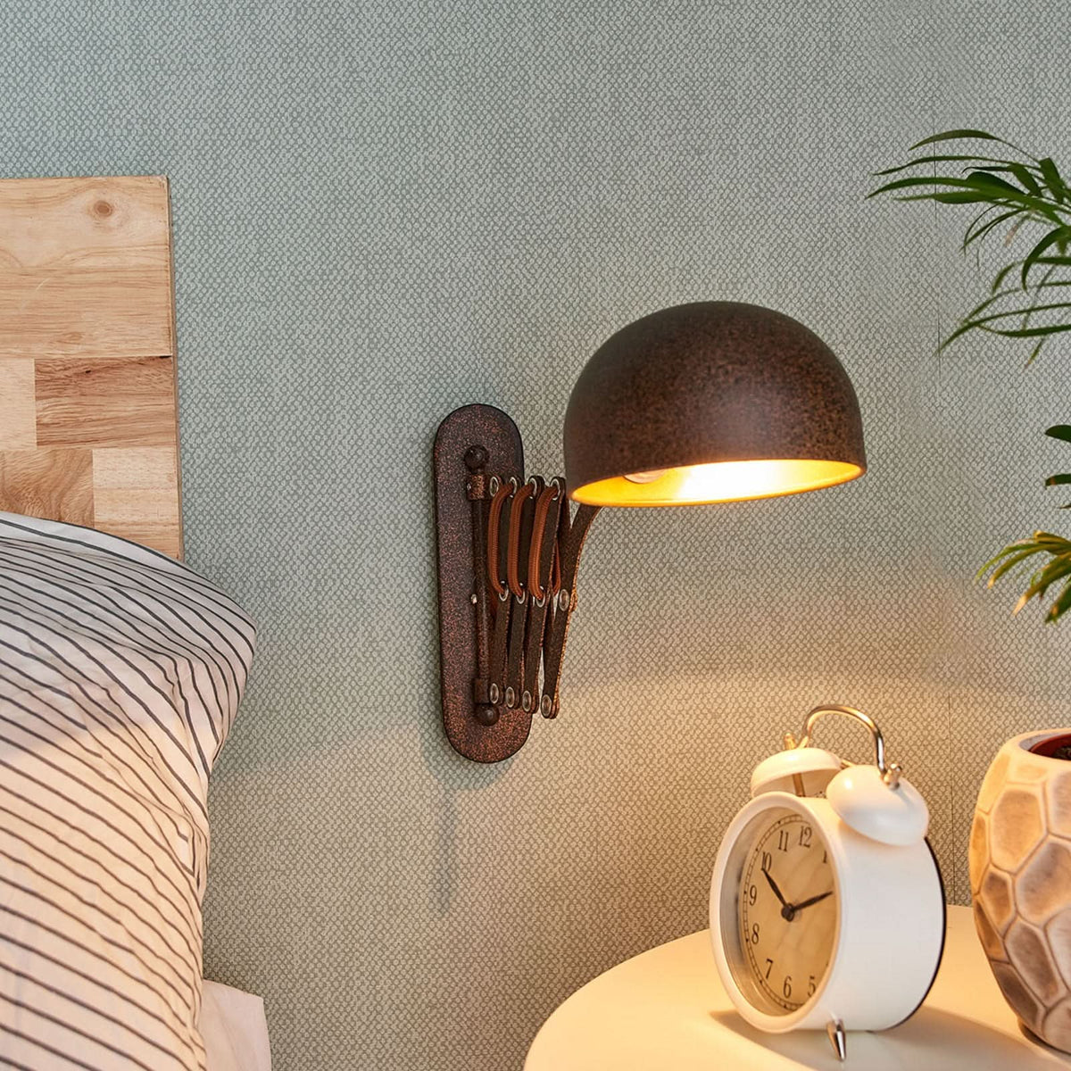 Applique murale en métal, rouille et doré, hauteur 23 cm