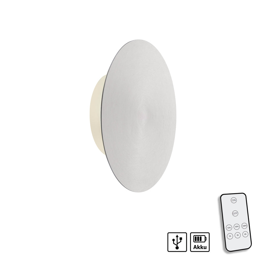 Vue de face avec télécommande et pictogrammes USB et batterie sur fond blanc.