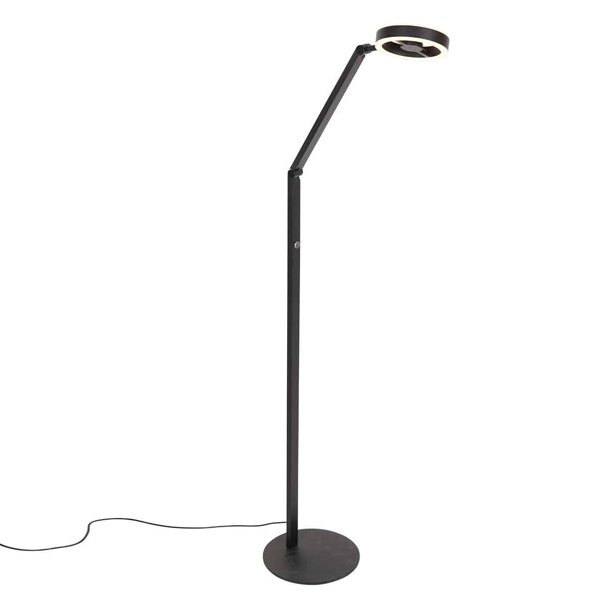 Vue de profil du lampadaire, câble d'alimentation visible au sol