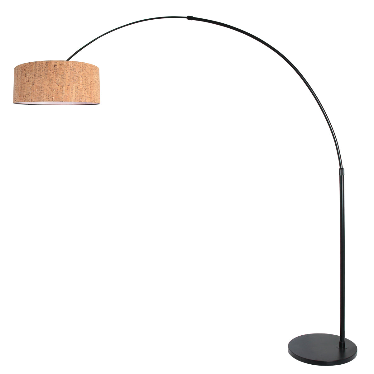 Même lampadaire arqué noir, abat-jour en liège, vu de l'autre côté.